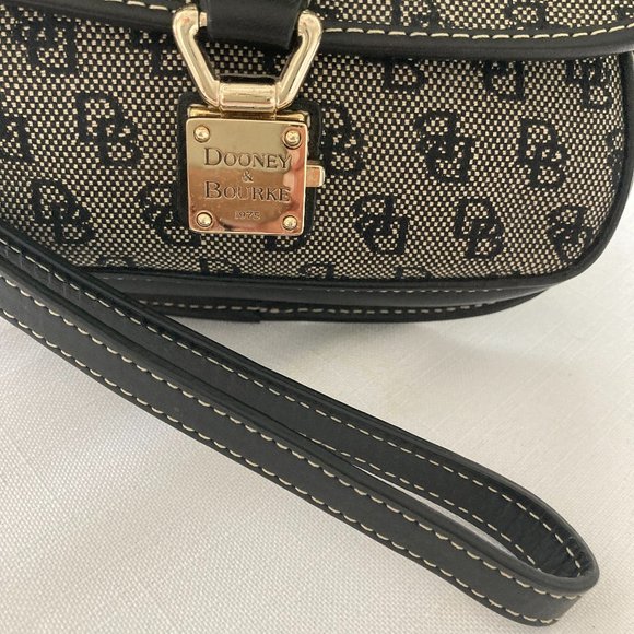 Dooney & Bourke Wristlet - Picture 4 of 8
